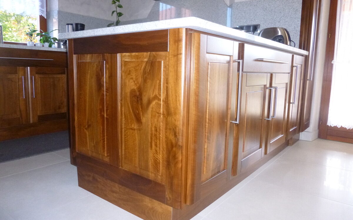 Fabrication et pose de cuisines en massif et laqué à St-pierre Illkirch-Graffenstaden